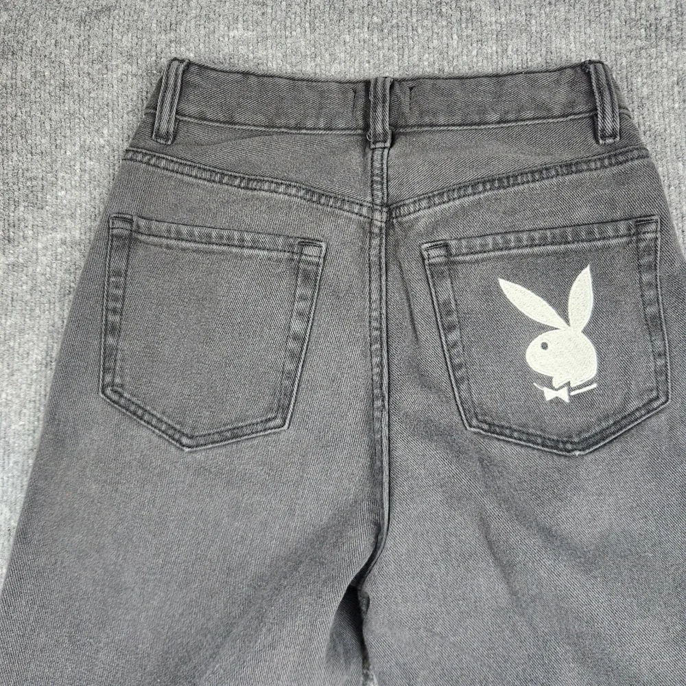 Playboy by PacSun Womens Washed Black Straight Leg Slit Hem Logo Jeans Size‎ 26